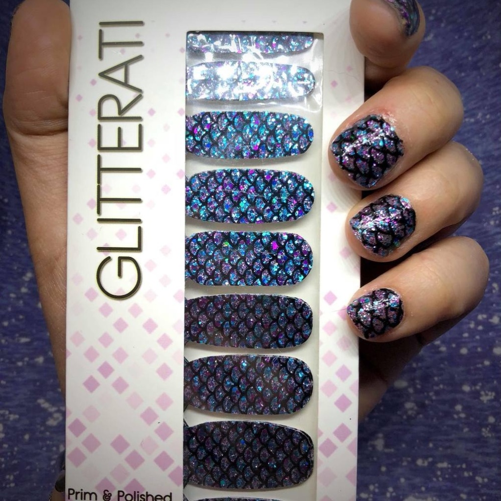 Glitterati  Mermaid  scale  nail  strips